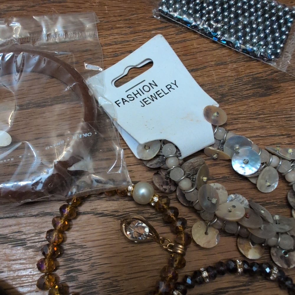 Fashion Bracelet Lot Mixed Styles‎ Beaded Bangle Shell Halloween 14pc Set - Picture 3 of 10
